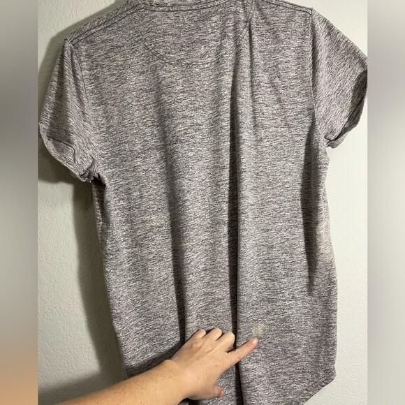 Hollister Curved Hem Tee in Medium Relaxed Fit Roses and Snake Design - Picture 8 of 9